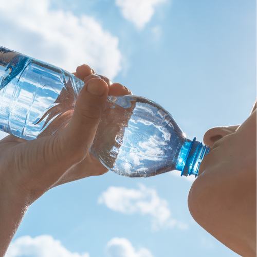 boire de l'eau pour nettoyer le foie