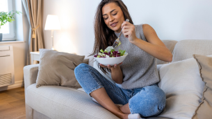 Mangez à des horaires réguliers et ne sautez pas de repas