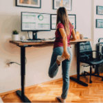 les jambes gonflent lors de la station debout prolognee